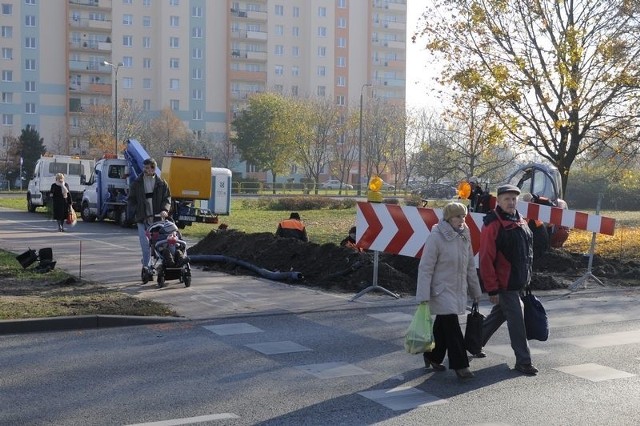 Od kilku dni wzdłuż ulicy na Wyszyńskiego trwaj gorączkowe roboty drogowców.