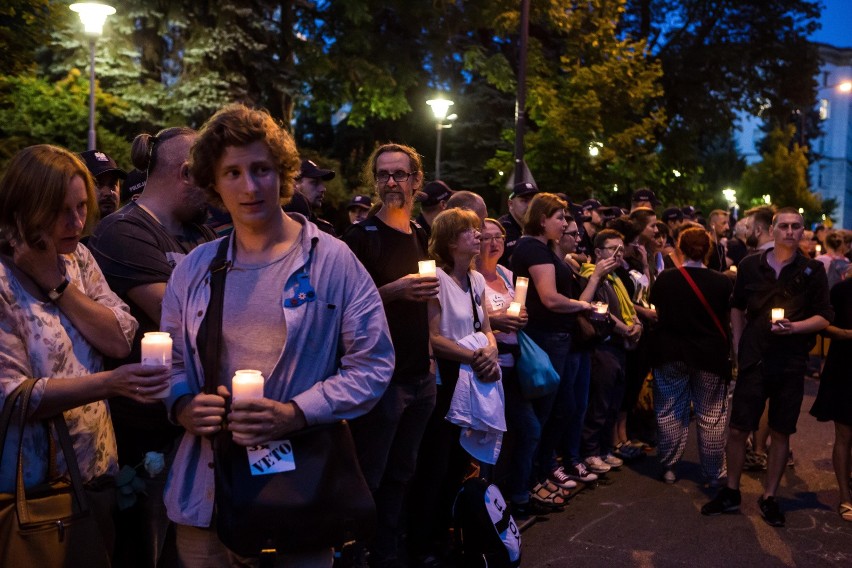 20.07.2017 warszawa ulica wiejska sejm demonstracja  kod...