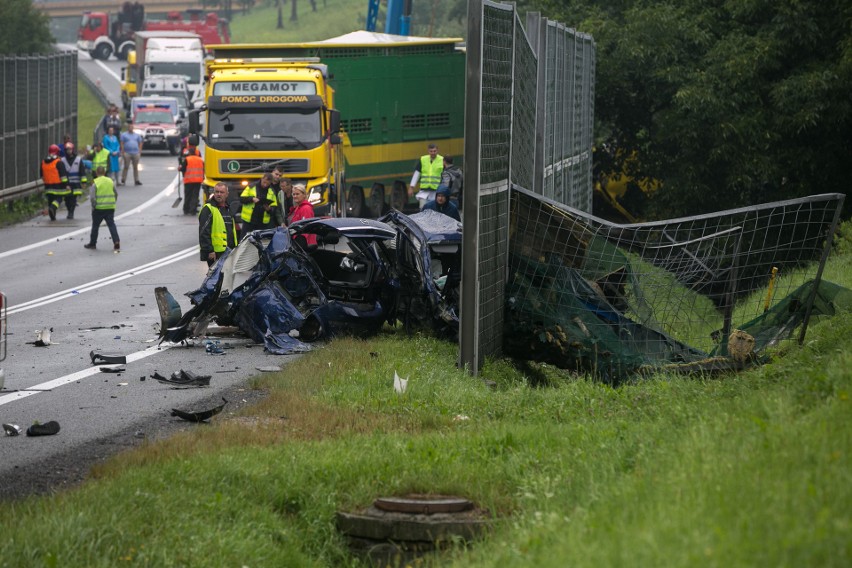 Wypadek w Bochni na DK 94. Nie żyją dwie osoby [ZDJĘCIA, WIDEO]