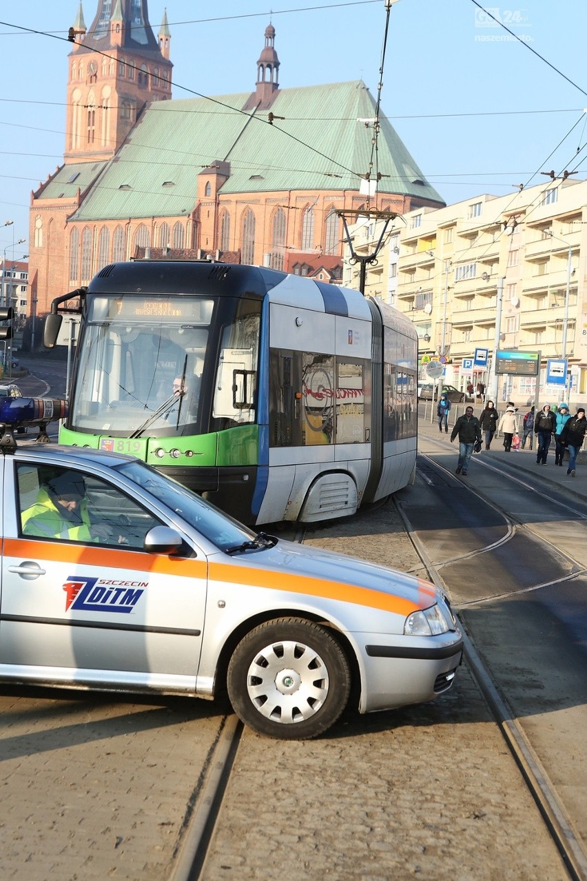 Pęknięte tory na prawobrzeżu. Naprawa potrwa nawet tydzień 