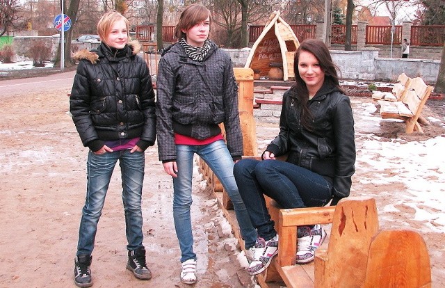 Od lewej: Angelika Jakubiak, Sonia Bąkowska i Milena Jarząb twierdzą: - W Ogrodzie Botanicznym i w ciągu spacerowym nad Trynką jest coraz ładniej i przyjemniej. Chętnie tu przychodzimy.