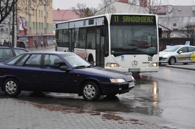 Linia numer 11 tarnobrzeskiego MKS w czasie trwania remontu dwóch skrzyżowań w centrum Tarnobrzega będzie kursować zupełnie inną trasą.