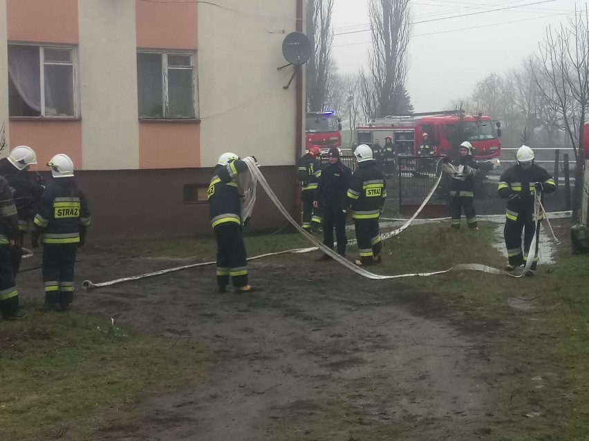 Pożar w budynku wielorodzinnym w Działowie (powiat...