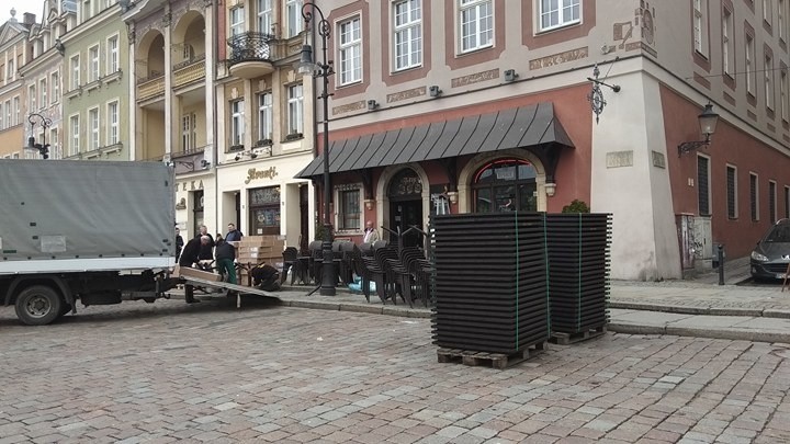 W przypadku obszarów objętych formalnie strefą zamieszkania,...