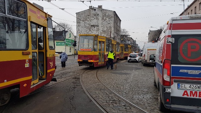 Wypadek na skrzyżowaniu Przybyszewskiego i Kilińskiego w Łodzi. Zderzenie tramwajów. Pasażerka w szpitalu. Utrudnienia w ruchu