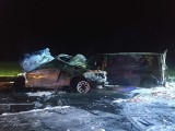 Śmiertelny wypadek w miejscowości Gzinka pod Łowiczem. Samochody po zderzeniu stanęły w ogniu! ZDJĘCIA