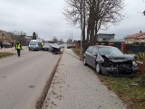 Zderzenie dwóch aut. Dwie kobiety odwieziono do szpitala