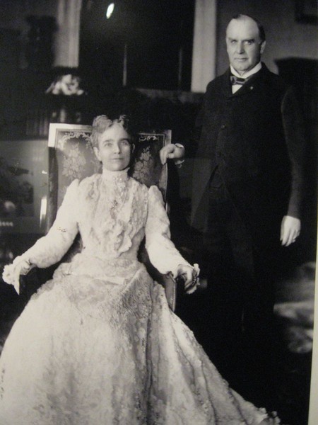 Prezydent William McKinley z żoną Idą Saxton McKinley, ok....