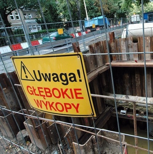 W ramach programu poprawy jakości wody, na który zaciągnięto kredyt, wymieniana jest kanalizacja. W tej chwili trwają prace m.in. na al. Wojska Polskiego.