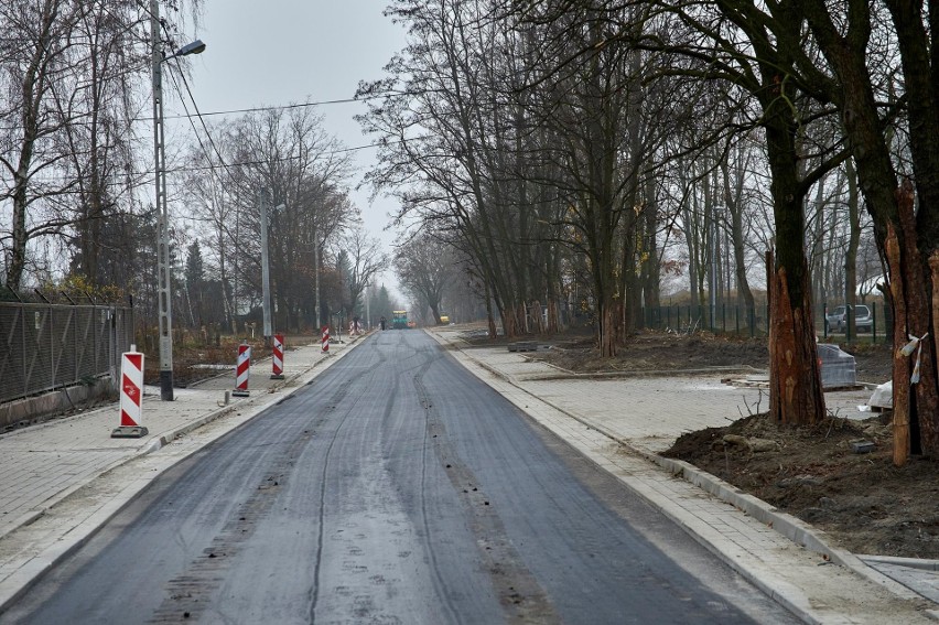 Ulica Minerska z gruntówki zamienia się w ulicę asfaltową, częściowo ZDJĘCIA