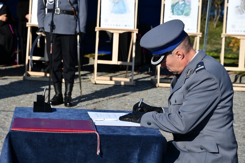 Komenda Powiatowa Policji w Sejnach ma już swój sztandar (zdjęcia)