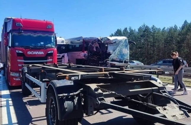 Poszkodowanych jest kilkadziesiąt osób.