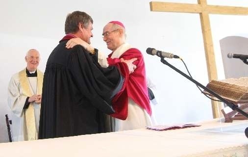 ABP Alfons Nossol, emerytowany ordynariusz opolski wraz z wrocławskim biskupem ewangelickim Ryszardem Boguszem prowadził ekumeniczne nabożeństwo z udziałem wiernych z Polski i z Niemiec.