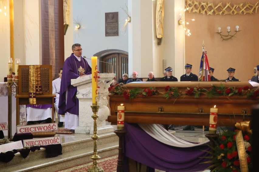 Trzebinia. Tłumy pożegnały śp. Adama Adamczyka, burmistrza Trzebini [ZDJĘCIA, WIDEO]