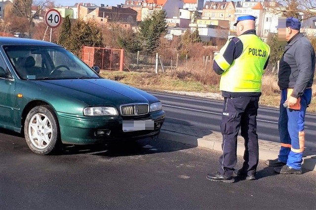 Policja sprawdziła czy  kierowcy stosują się do przepisów  dotyczących ograniczeń prędkości. Nie obyło się bez mandatów