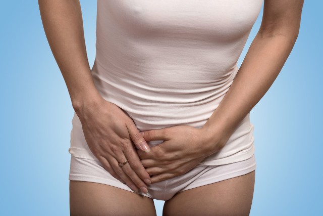 Ból jajnika to dolegliwość wielu kobiet, której przyczyną może być owulacja lub PMS, ale również poważne choroby
