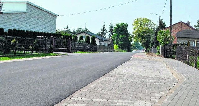 Na drodze powiatowej Promna - Daltrozów ułożony został nowy asfalt. Wyrównano pobocza i odtworzono rowy. We wsiach wykonane zostały zatoki autobusowe i fragmenty chodników.