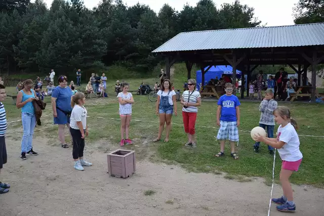W podmiasteckim Słosinku odbył się sołecki festyn. Zorganizowano kilka konkurencji z nagrodami, był strażacki pokaz, pyszne kiełbaski i ciasto.