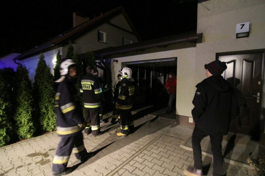Pożar domu w Pęgowie pod Wrocławiem. Na miejscu 7 zastępów straży pożarnej (ZDJĘCIA)