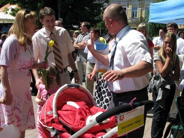 Edyta i Leszek Ciurkotowie: - Błażejek jest naszym trzecim dzieckiem. Wózek od miasta bardzo się przyda, a w kieszeni zostanie trochę pieniędzy.