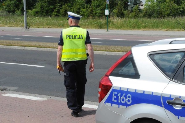 Policja poszukuje świadków niebezpiecznych manewrów 30-letniego pijanego pirata drogowego