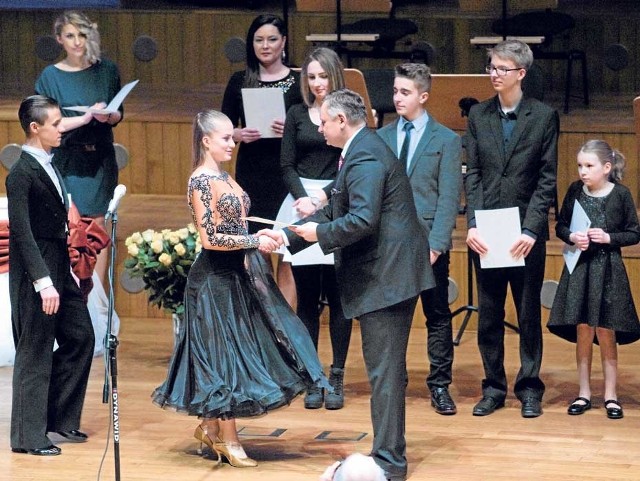 Nagrodę za osiągnięcia w dziedzinie kultury odebrali Aleksandra Staszak i Konrad Łyda, para taneczna ze Studia Tańca „Pasja”. Tancerze zaprezentowali swe umiejętności w walcu wiedeńskim