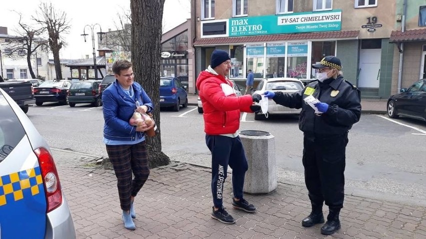 Nasi Czytelnicy oburzeni tym, co z maseczkami robi miastecki...