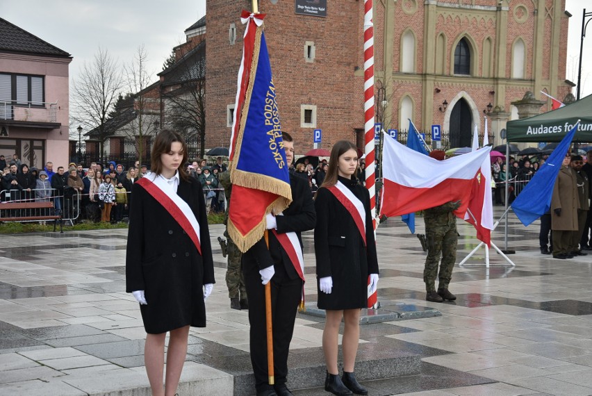 Przysięga żołnierzy dobrowolnej służby wojskowej na Rynku w Proszowicach