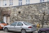 Mur przy szpitalu w Pińczowie zostanie odrestaurowany? Są plany 