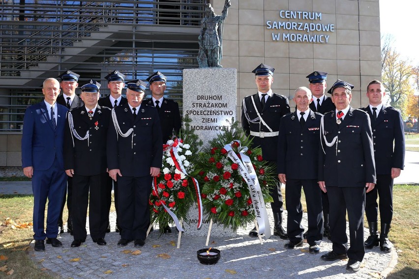 W Morawicy odsłonięto pomnik ku pamięci strażaków