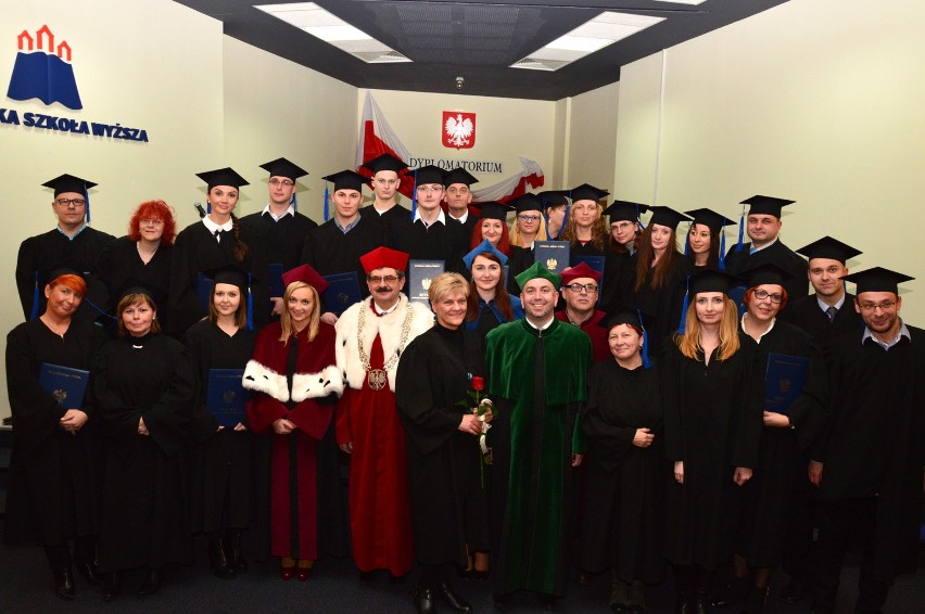 Kilkuset absolwentów Bydgoskiej Szkoły Wyższej odebrało dyplomy