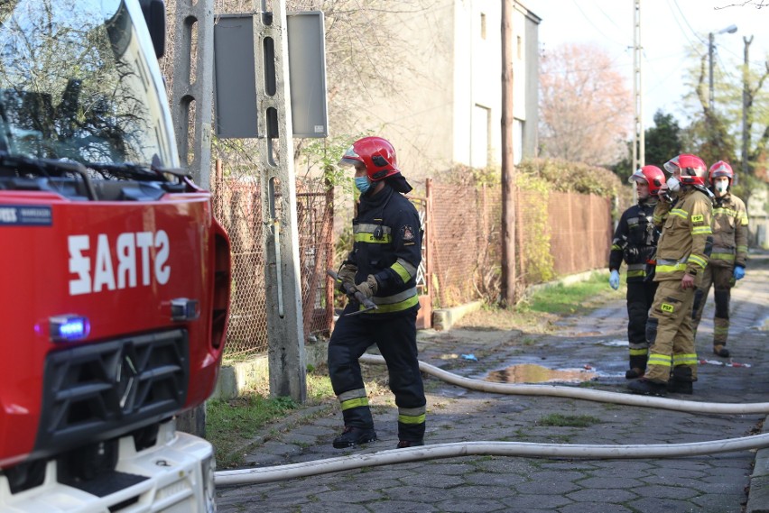 Pożar w Sosnowcu! Płonie dom, z ogniem walczy 7 zastępów strażackich