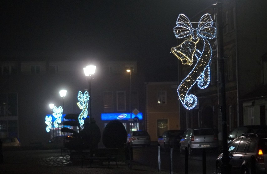 Centrum Gniewkowa w bożonarodzeniowej iluminacji robi duże...