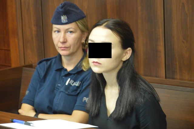 Opole: Prokuratura oskarżyła 22-latkę o to, że działając z zamiarem bezpośrednim ugodziła swojego partnera nożem w klatkę piersiową w okolicy serca, co spowodowało jego śmierć.