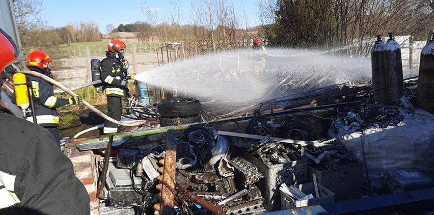 Pożar na terenie warsztatu samochodowego w Miastku