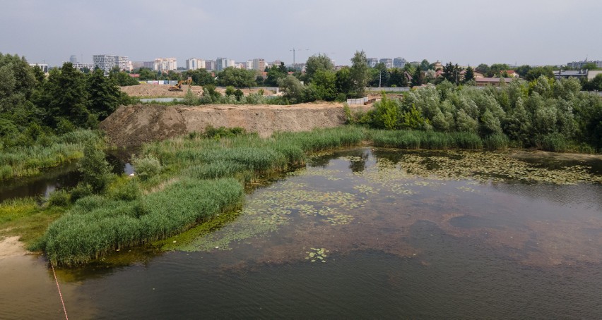 Ruszyły prace budowlane na brzegu kąpieliska Żwirownia w...