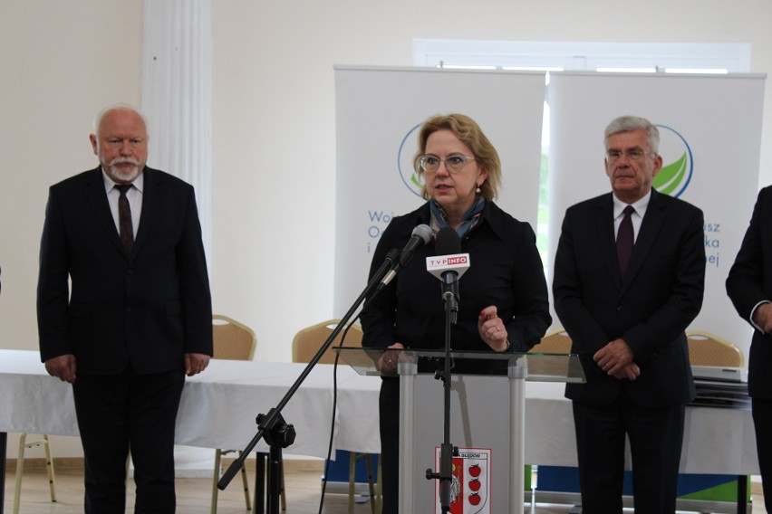 Minister Anna Moskwa gratulowała samorządowcom z powiatów...