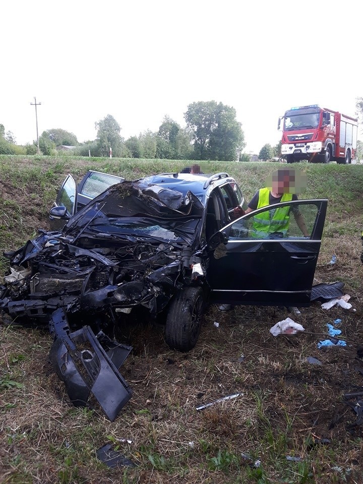 Zderzenie dwóch samochodów w Łomazach. Jedna osoba ranna w szpitalu