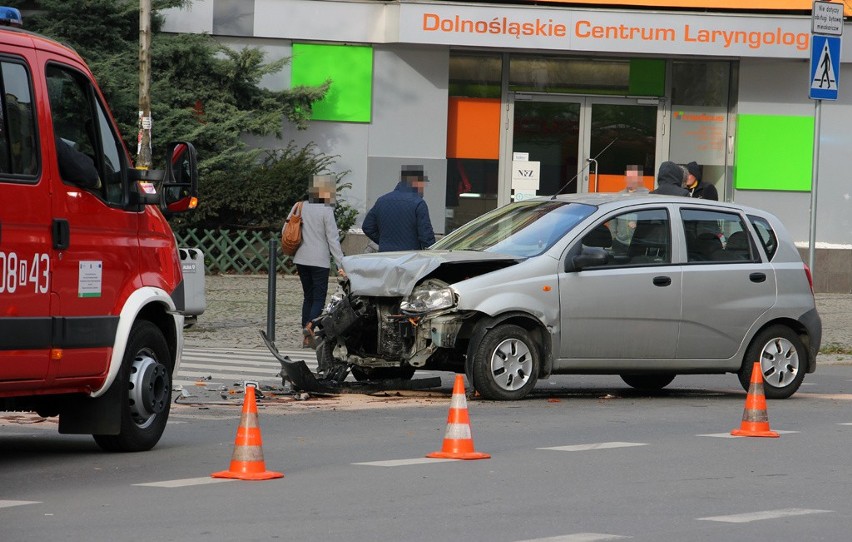Zderzenie trzech samochodów na skrzyżowaniu ul.Wyszyńskiego...
