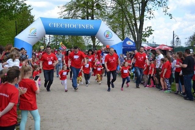 Ponad 400 biegaczy stanęło na starcie VII Biegu o Kryształ Soli w Ciechocinku.