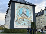 W Kielcach powstał nowy mural. Przedstawia Stanisława Staszica, związanego z Kielcami i regionem. Zobacz, jak wygląda
