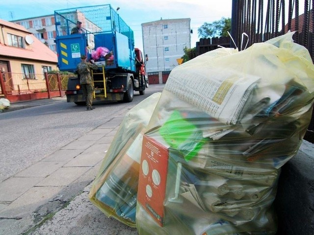 W Świeciu wciąż brakuje worków i pojemników na śmieci