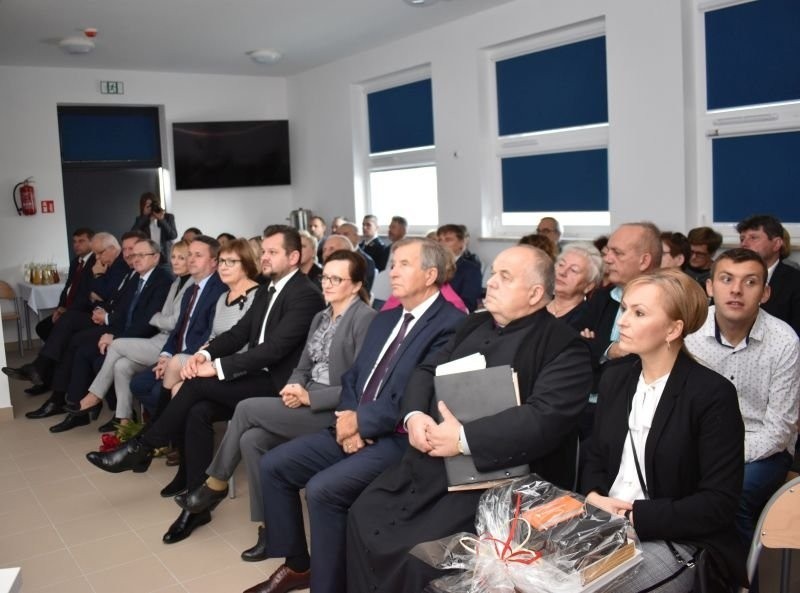 Powiatowy Środowiskowy Dom Samopomocy w Kurozwękach oficjalnie otwarty. Wzruszająca uroczystość (ZDJĘCIA)