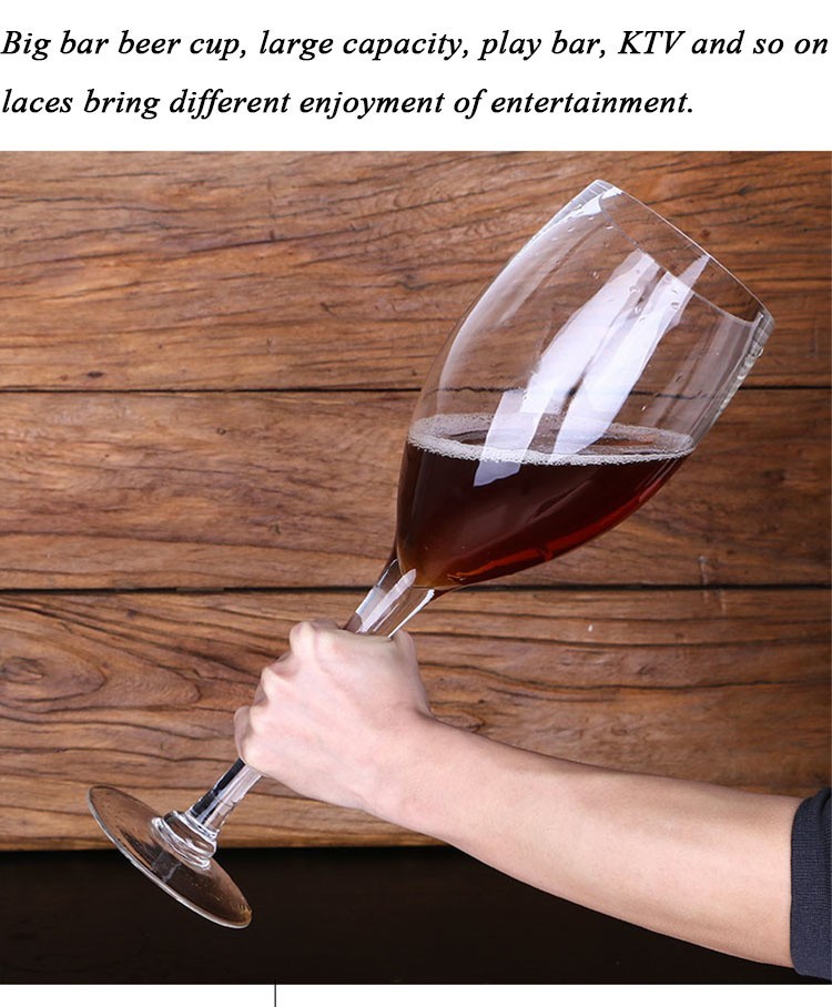 Półmetrowy kieliszek do wina