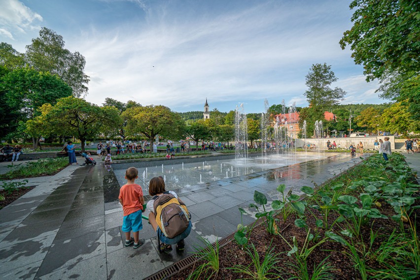 Krynica-Zdrój. Park Dukieta i nowa fontanna setka zachwyca mieszkańców i kuracjuszy [ZDJĘCIA]