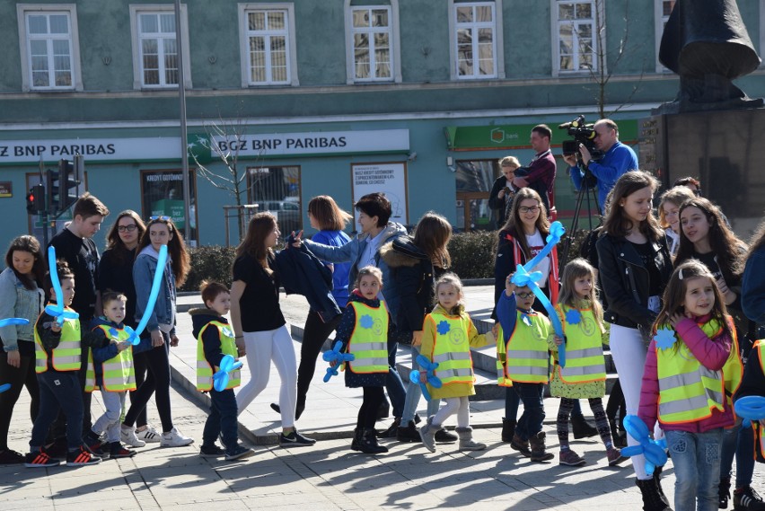 „Przystanek autyzm” to happening w Dzień Autyzmu na placu...