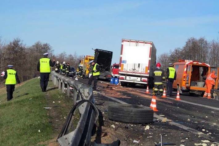 Ostróda: Wypadek śmiertelny na obwodnicy. Kierowca tira nie żyje (zdjęcia)