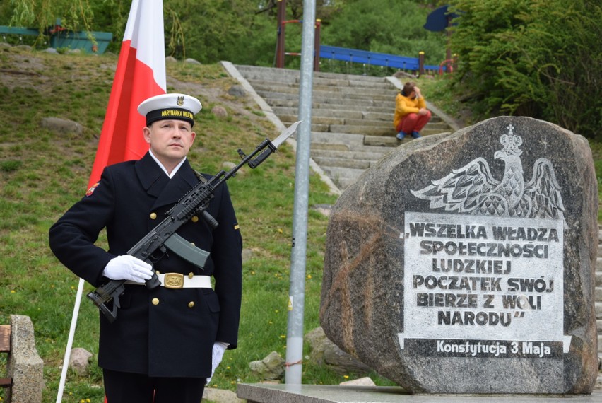 Święto Narodowe Konstytucji 3 Maja w Gdyni. Złożenie wieńców i salut świąteczny [zdjęcia]