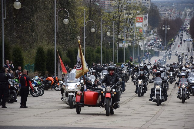 Motocyklowy Zjazd Gwiaździsty, Jasna Góra, 24 kwietnia 2022 rokuZobacz kolejne zdjęcia. Przesuwaj zdjęcia w prawo - naciśnij strzałkę lub przycisk NASTĘPNE