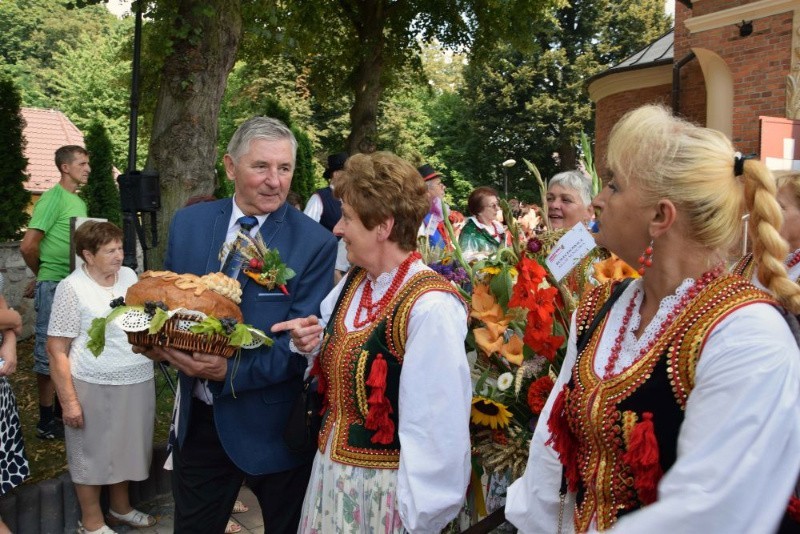 Bolechowice gościły gospodarzy z całej gminy. Podzielili dożynkowy chleb